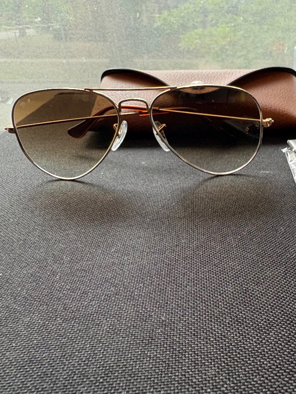 Ray-Ban Aviator sunglasses (RB3025). Gold frame/brown gradient lenses